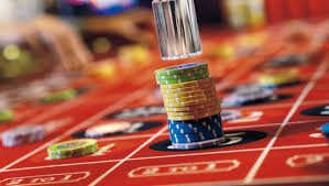 logo gacor roulette table lobby interface showing multiple table limits and active player counts